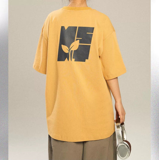 Casual T-Shirt With Growing Plant Design