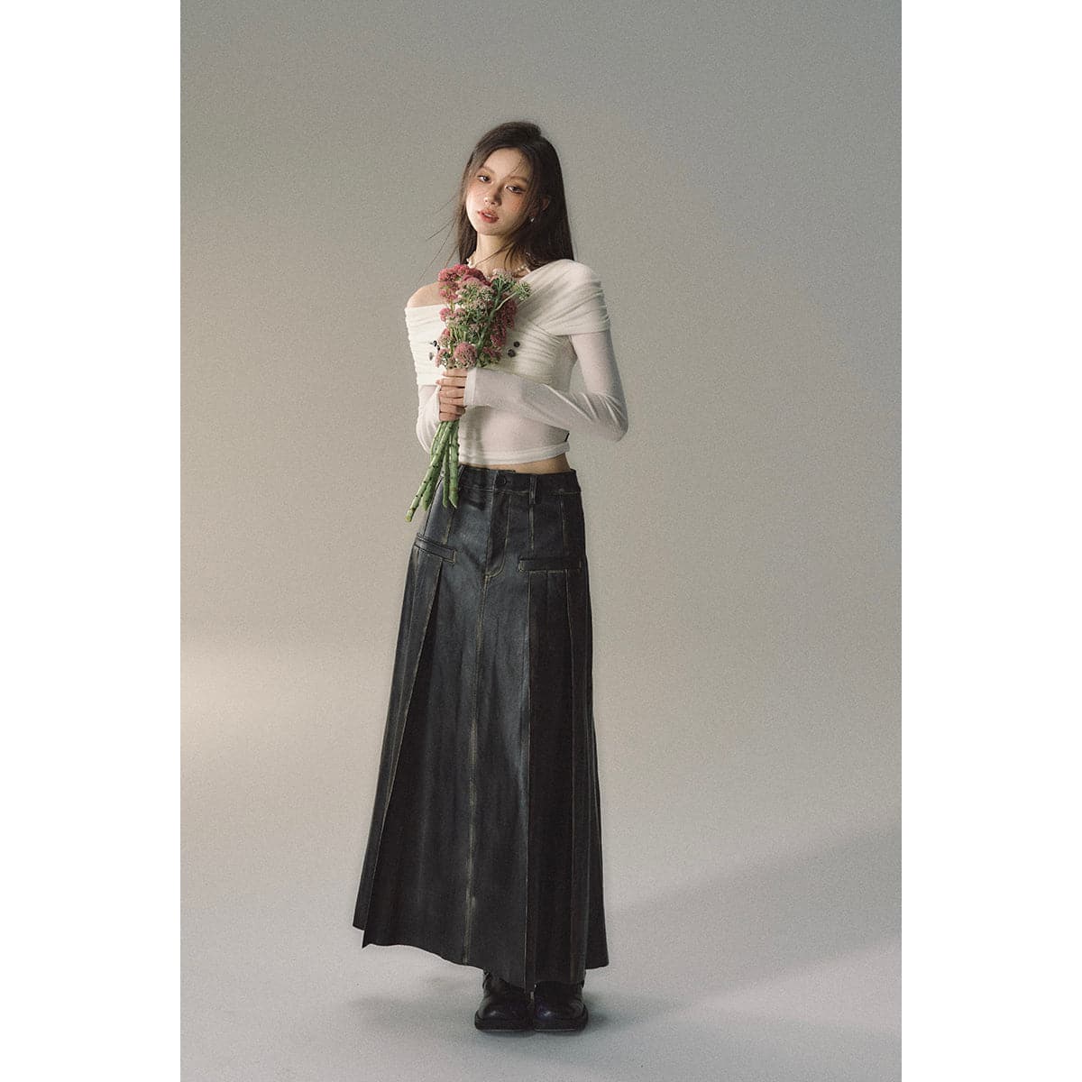 Black Leather Pleated Long Skirt - Brush-Off Elegance