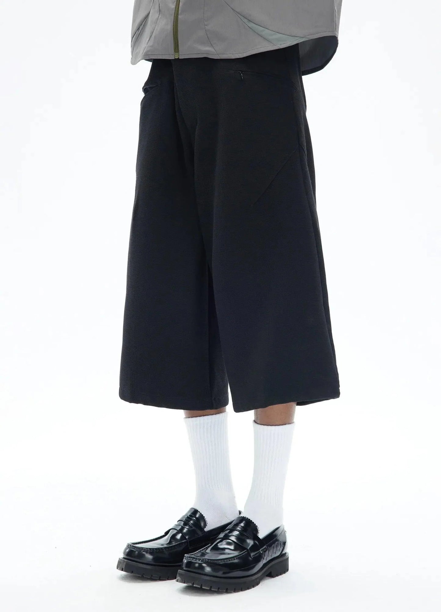 Relaxed Fit Cropped Shorts