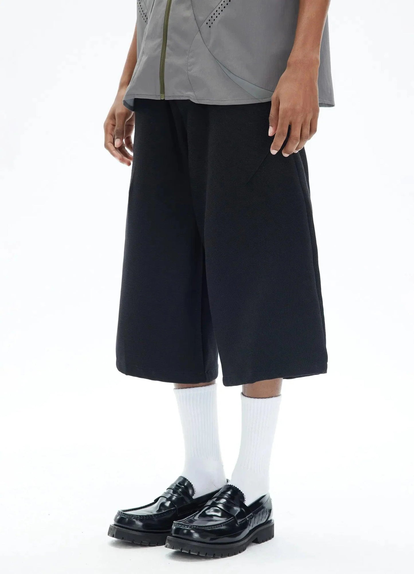 Relaxed Fit Cropped Shorts