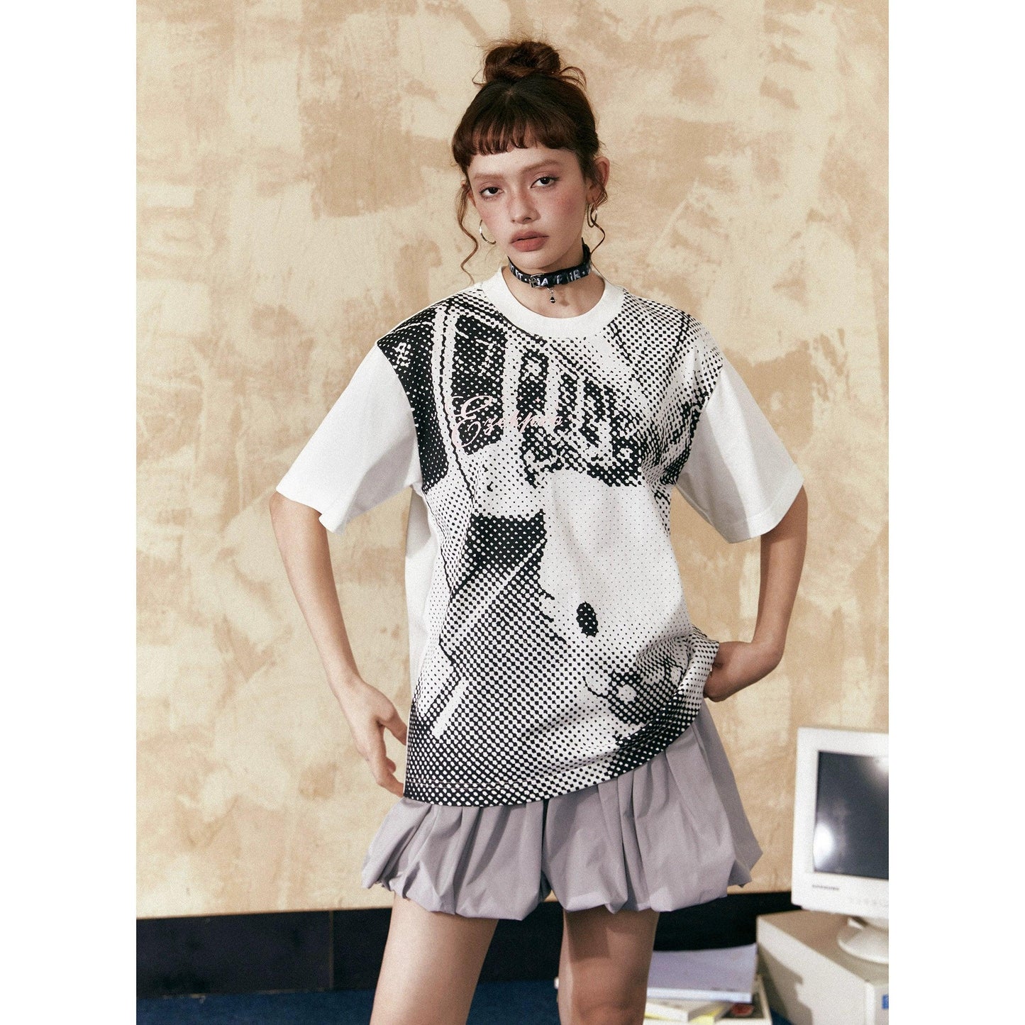 Ezek Artistic Halftone Print White Oversized T-Shirt And Gray Pleated Mini Skirt Set - Unisex Urban Streetwear