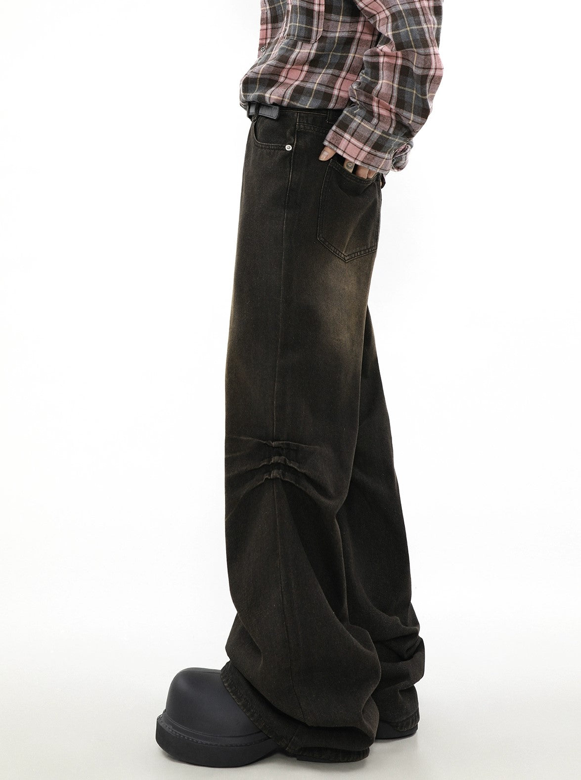 Pleated Wide-Leg Jeans