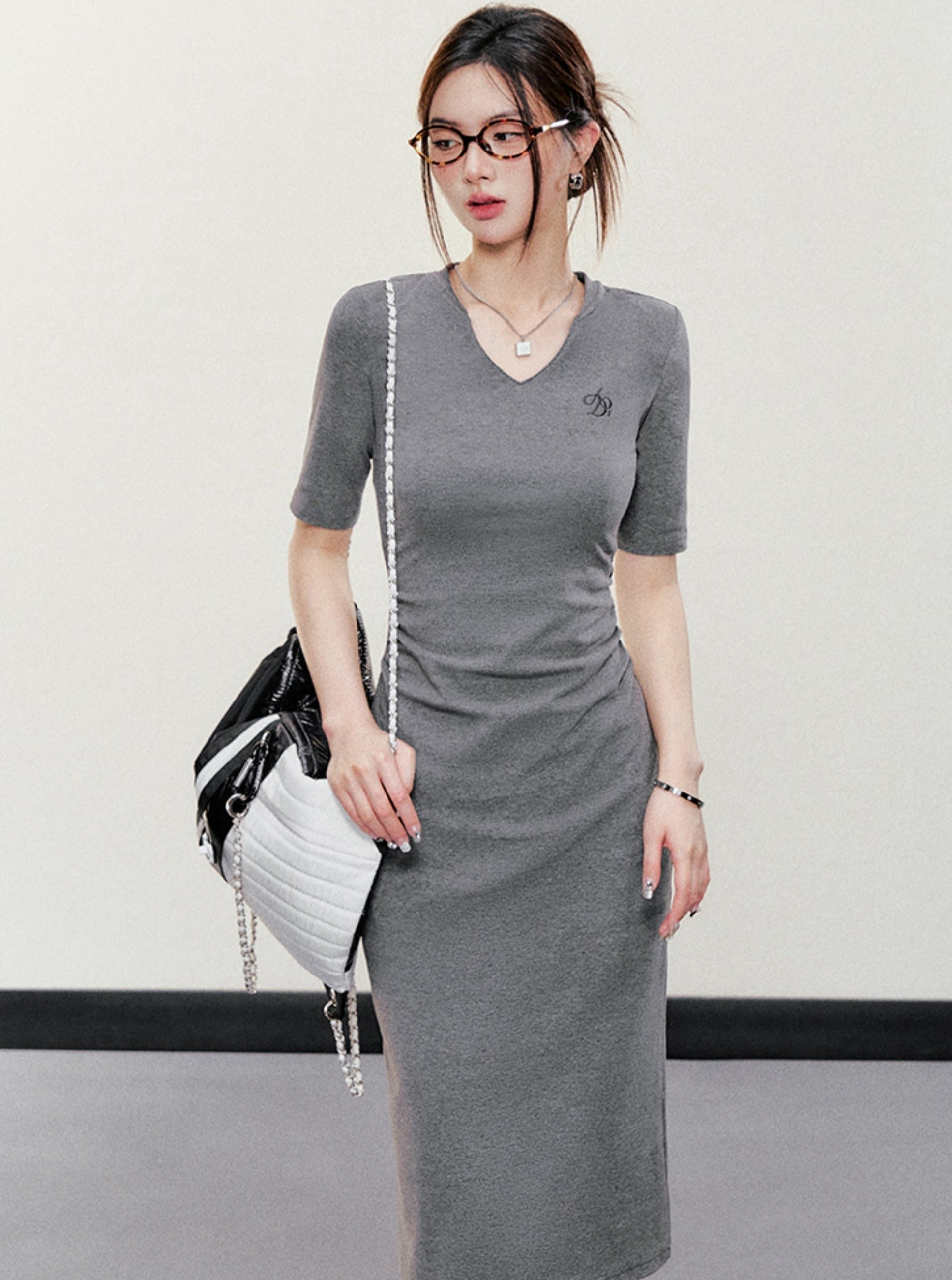 Sleek V-Neck Midi Dress: Figure-Hugging Bodycon with Elbow-Length Sleeves in Heather Gray and Black